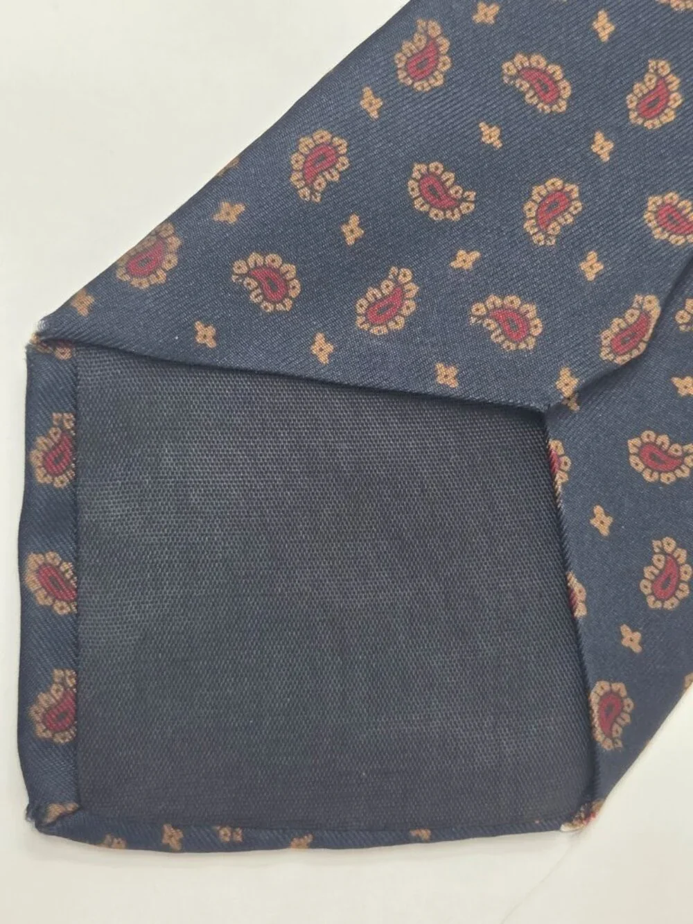 Mallory And Church Mens Pure Silk Tie 57 Inch Navy Red Paisley Made In USA